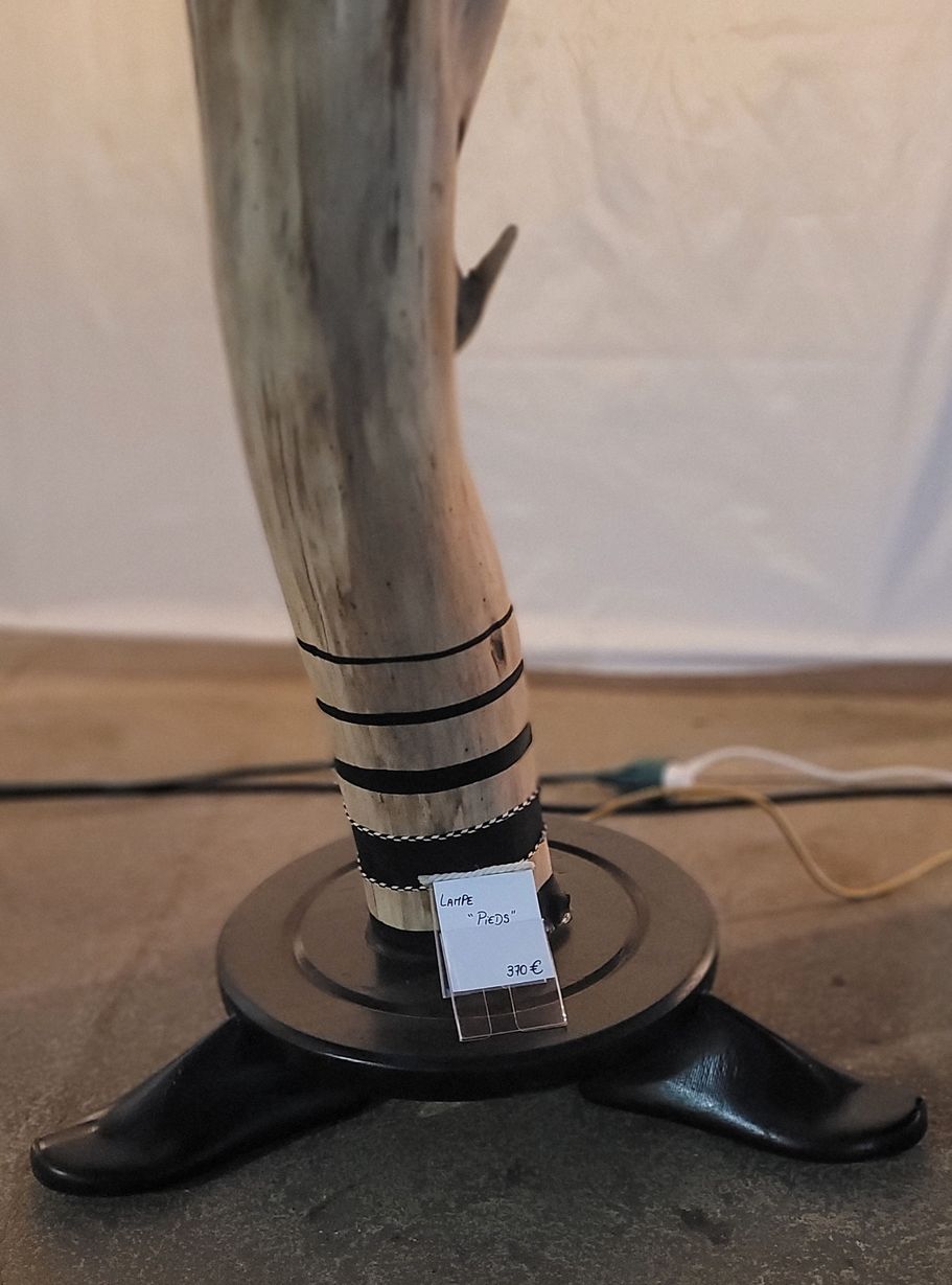 Lampe anneaux noirs bois flotte