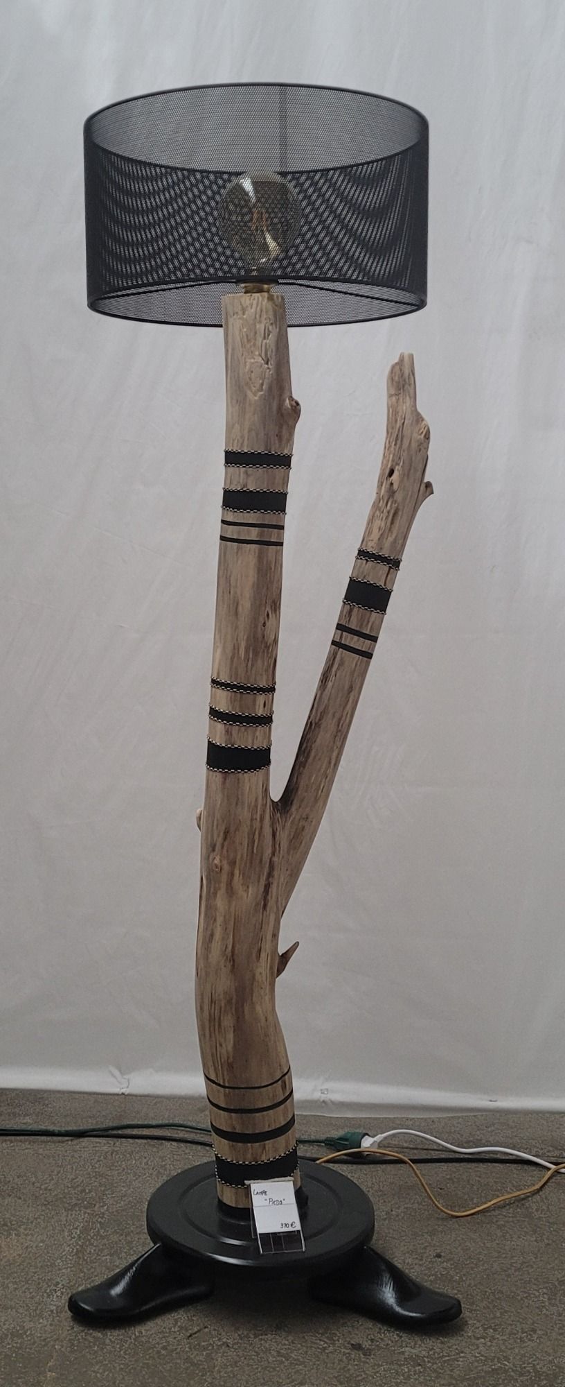 Lampe anneaux noirs bois flotte